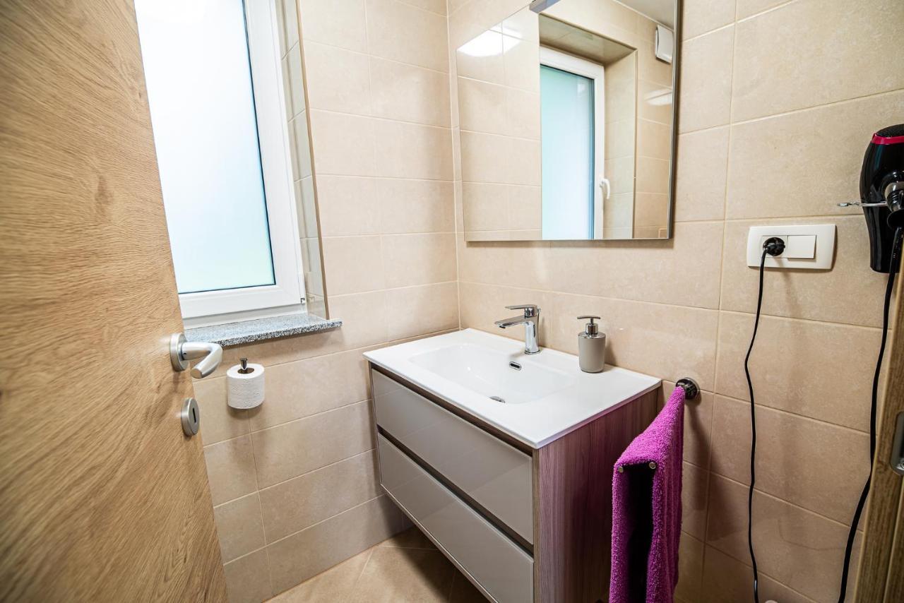 Holiday Home With Hot Tub And Sauna Sabina Rovte Εξωτερικό φωτογραφία